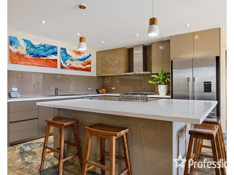 12 Barina Avenue, Mooroolbark VIC 3138