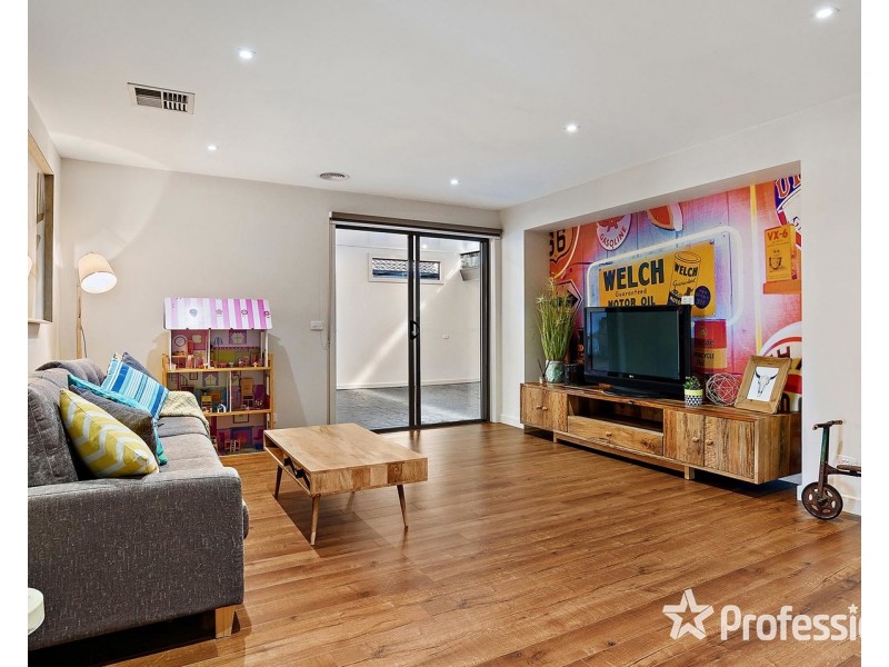 12 Barina Avenue, Mooroolbark VIC 3138