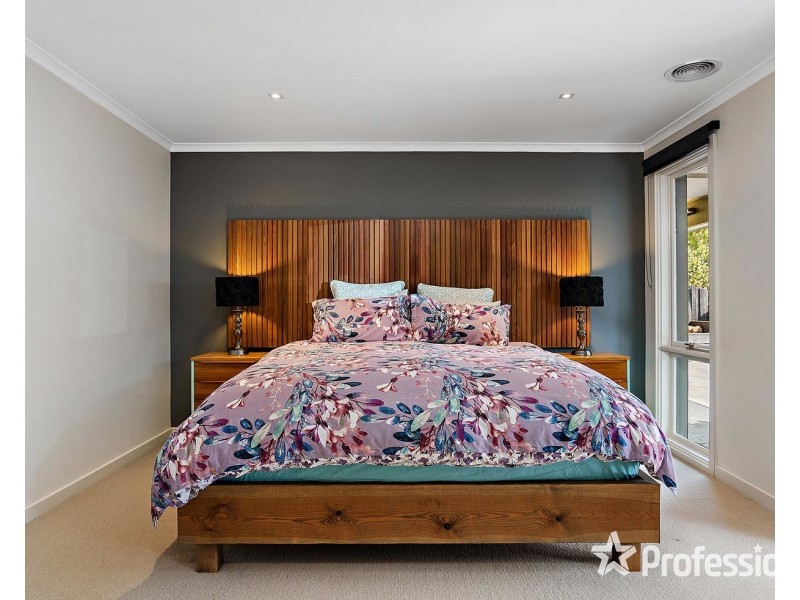 12 Barina Avenue, Mooroolbark VIC 3138