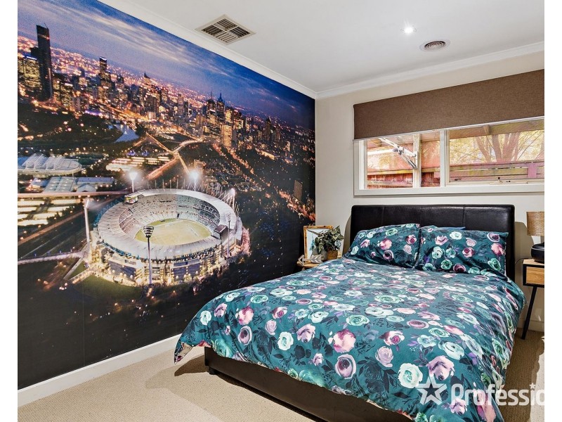 12 Barina Avenue, Mooroolbark VIC 3138