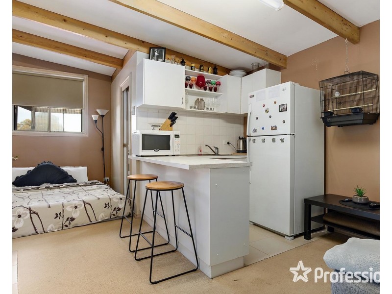 12 Barina Avenue, Mooroolbark VIC 3138