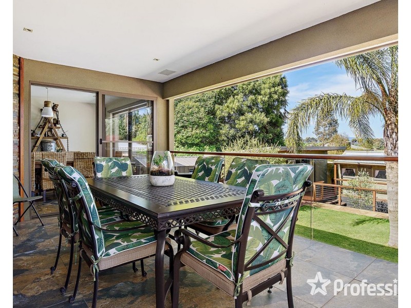 12 Barina Avenue, Mooroolbark VIC 3138