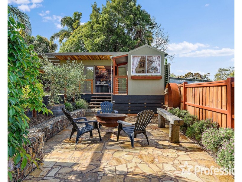 12 Barina Avenue, Mooroolbark VIC 3138