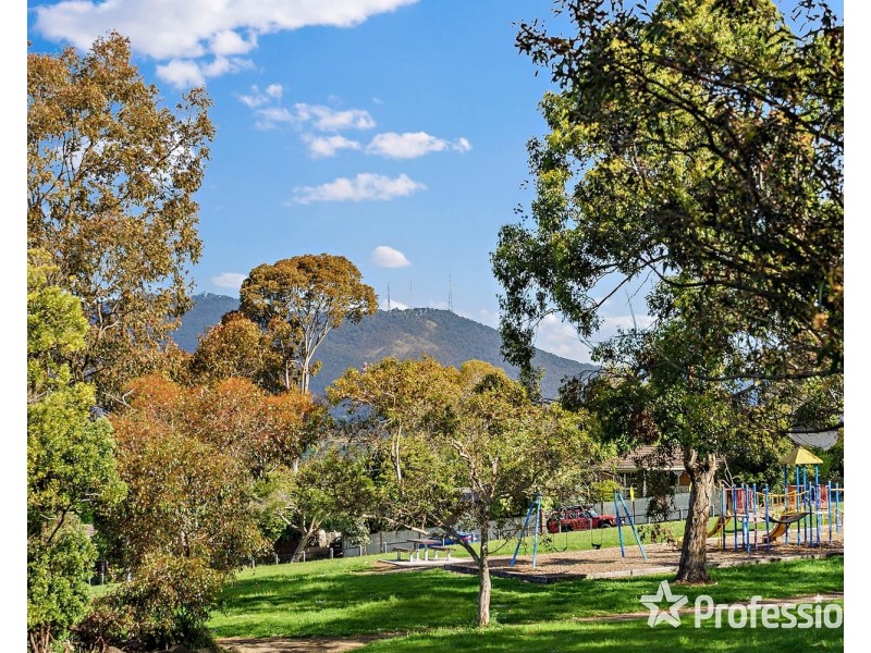 12 Barina Avenue, Mooroolbark VIC 3138