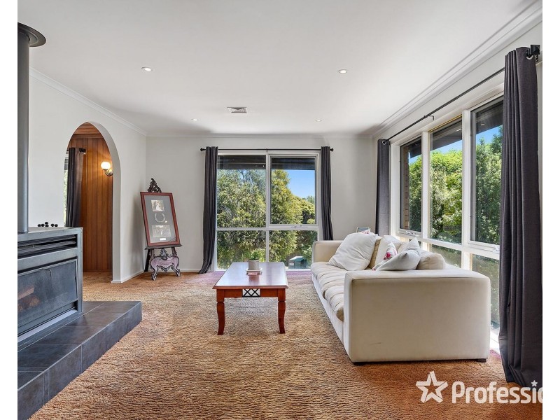 4 Nevados Street, Mooroolbark VIC 3138