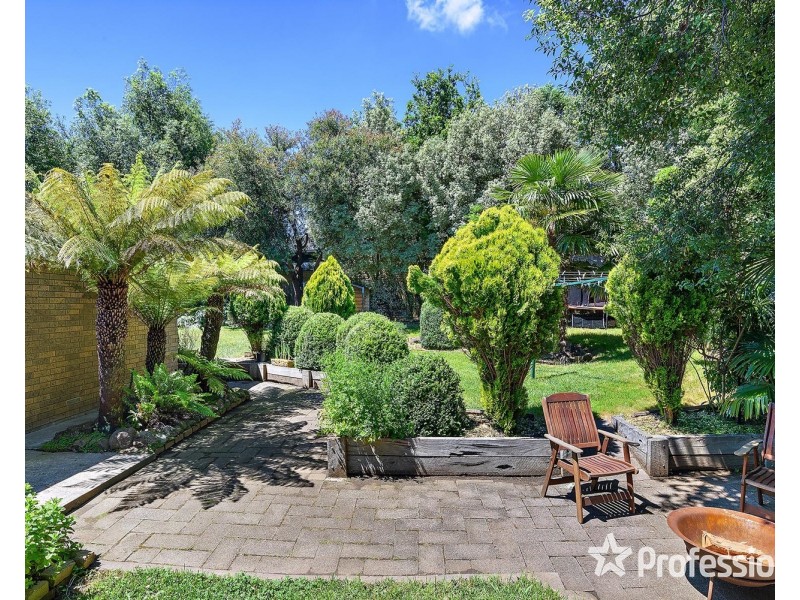 4 Nevados Street, Mooroolbark VIC 3138