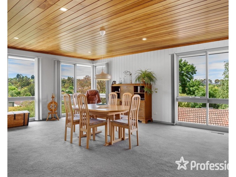 19 Dobell Place, Mooroolbark VIC 3138