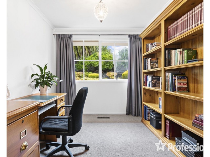 22 Narr Maen Drive, Croydon Hills VIC 3136