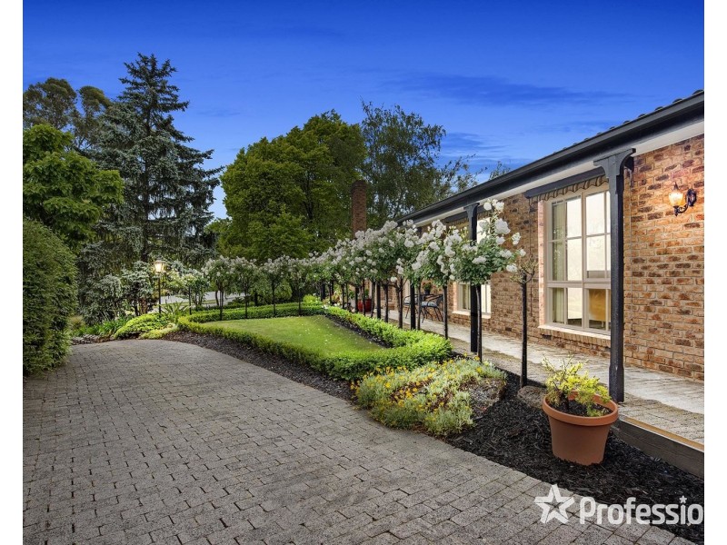 22 Narr Maen Drive, Croydon Hills VIC 3136