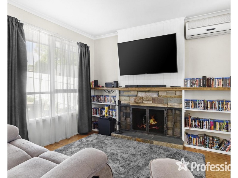 73 Esther Crescent, Mooroolbark VIC 3138