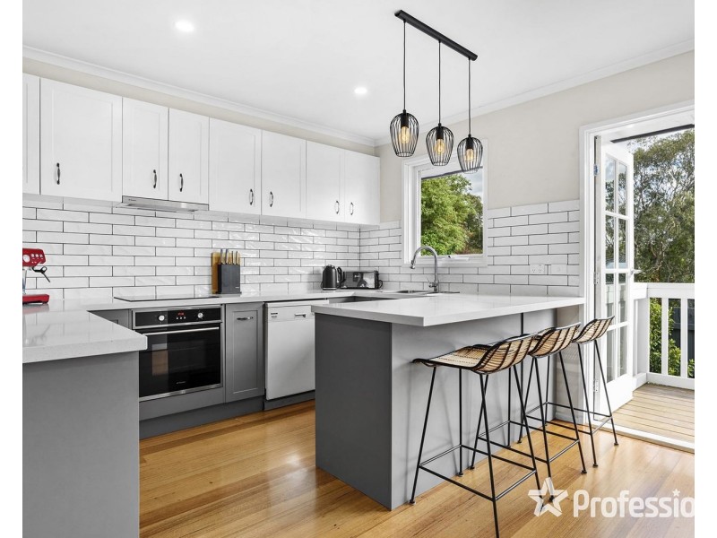 73 Esther Crescent, Mooroolbark VIC 3138