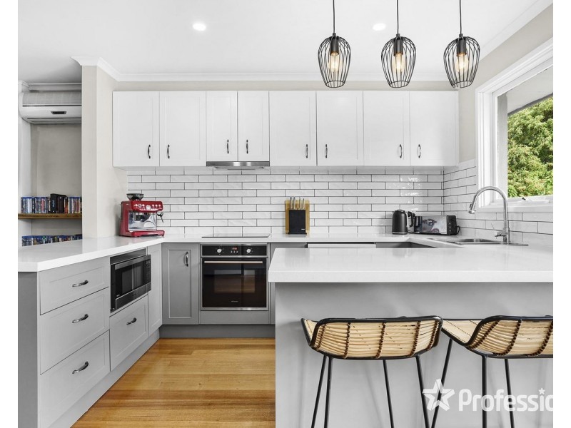 73 Esther Crescent, Mooroolbark VIC 3138