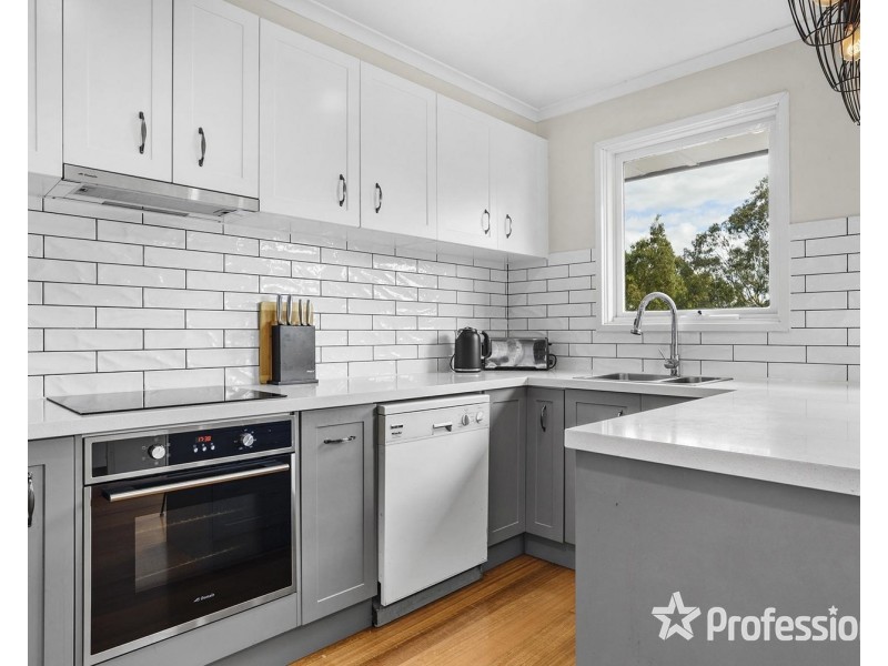 73 Esther Crescent, Mooroolbark VIC 3138