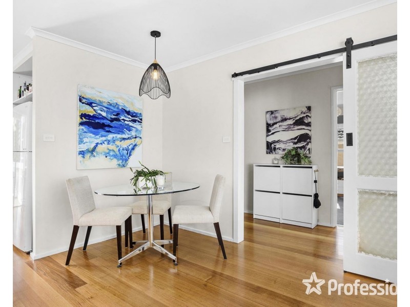 73 Esther Crescent, Mooroolbark VIC 3138