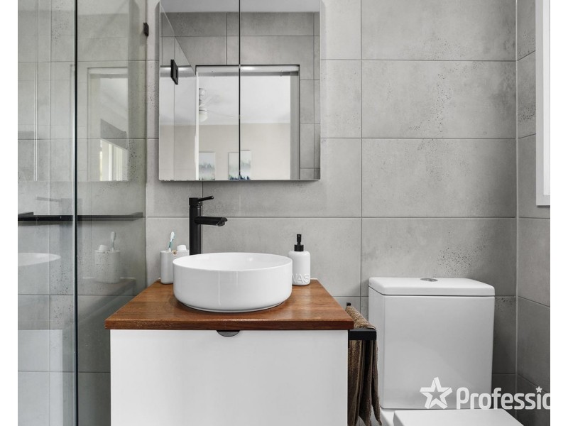 73 Esther Crescent, Mooroolbark VIC 3138