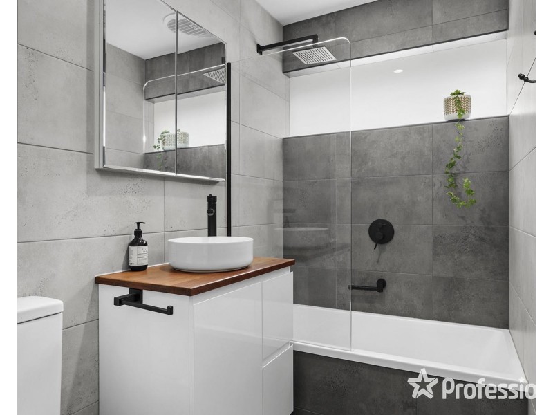 73 Esther Crescent, Mooroolbark VIC 3138