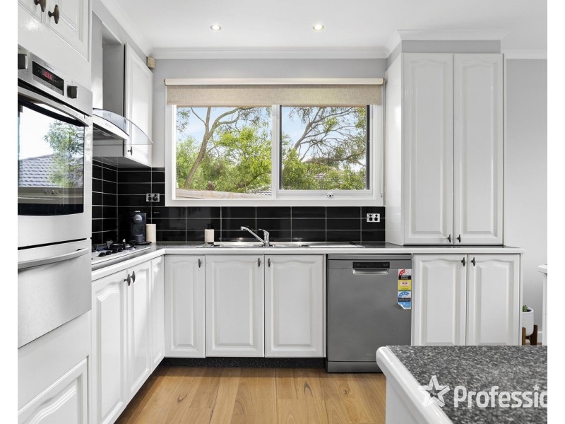 84 Landscape Drive, Mooroolbark VIC 3138