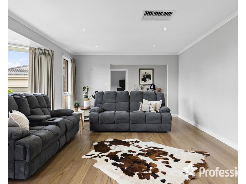 84 Landscape Drive, Mooroolbark VIC 3138