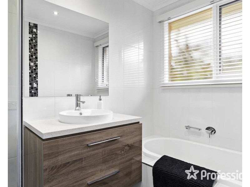 84 Landscape Drive, Mooroolbark VIC 3138