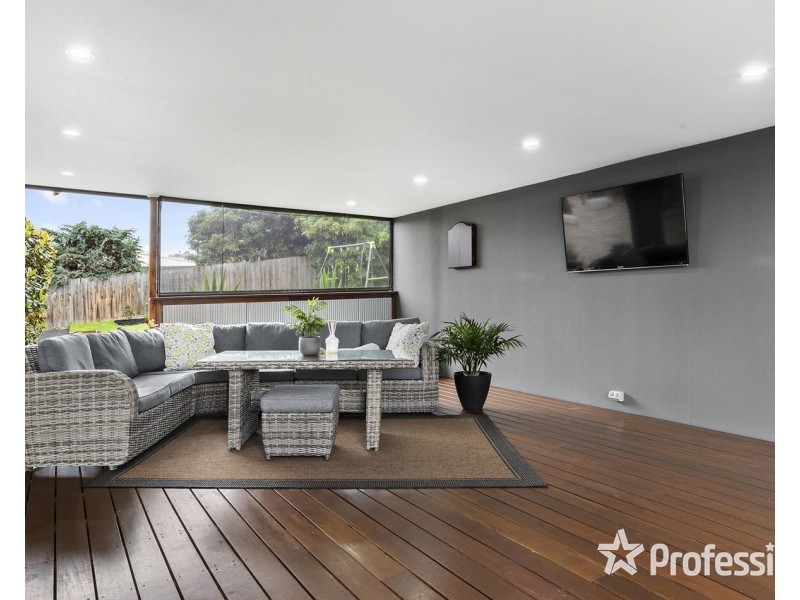 84 Landscape Drive, Mooroolbark VIC 3138
