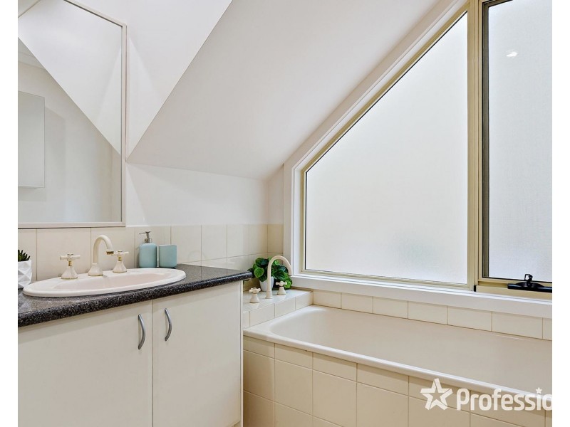 2/13-15 Paul Street, Croydon VIC 3136