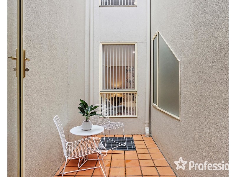 2/13-15 Paul Street, Croydon VIC 3136