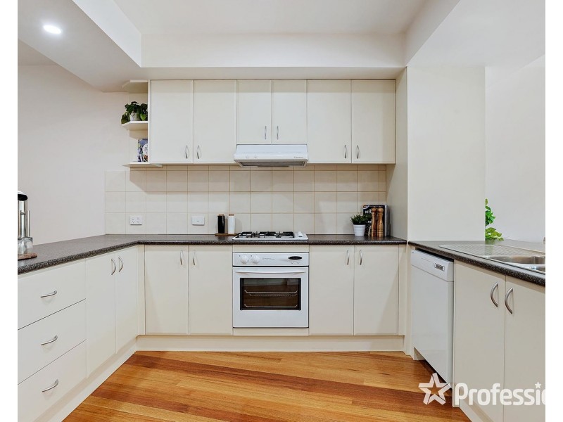 2/13-15 Paul Street, Croydon VIC 3136