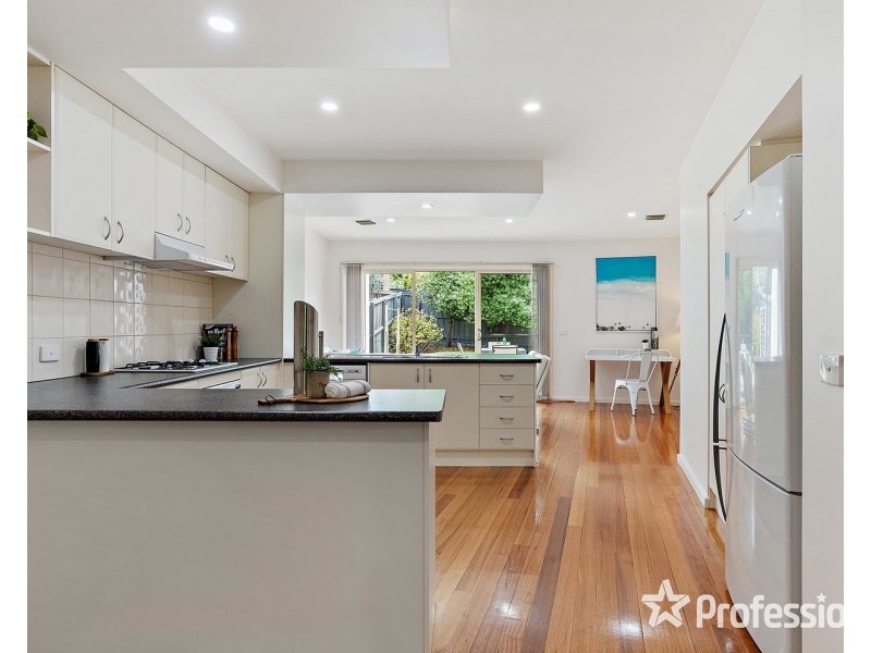 2/13-15 Paul Street, Croydon VIC 3136