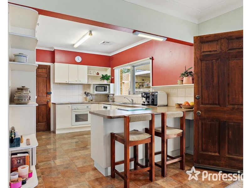 124 Eastfield Road, Croydon South VIC 3136