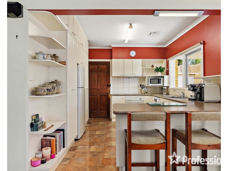 124 Eastfield Road, Croydon South VIC 3136