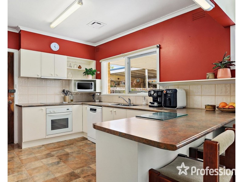 124 Eastfield Road, Croydon South VIC 3136