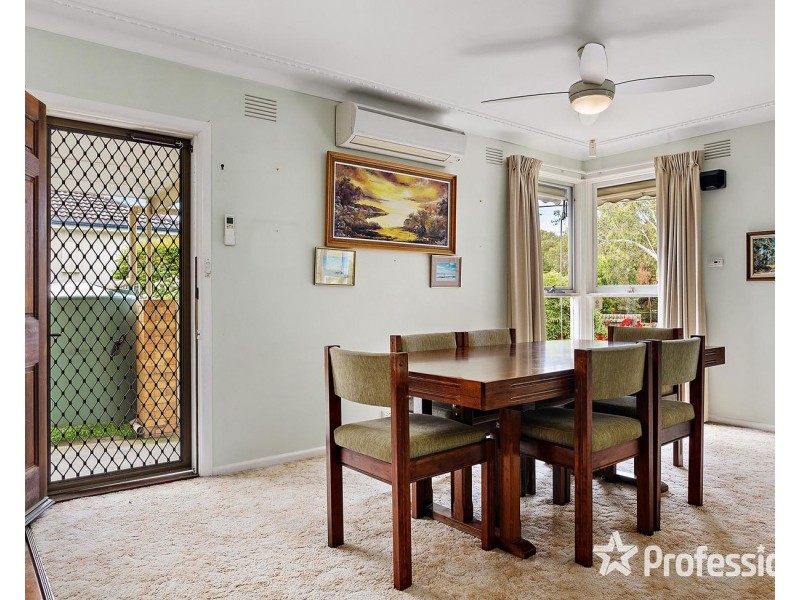 124 Eastfield Road, Croydon South VIC 3136