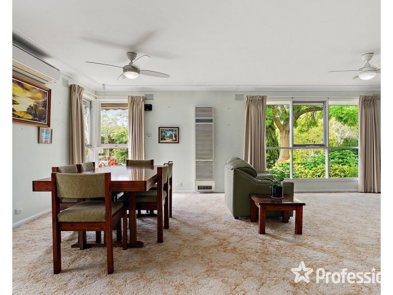 124 Eastfield Road, Croydon South VIC 3136