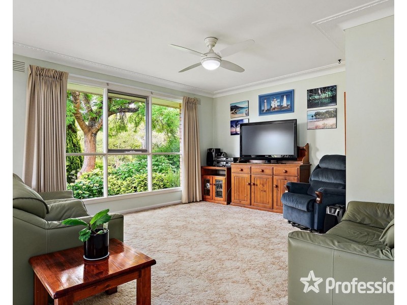 124 Eastfield Road, Croydon South VIC 3136