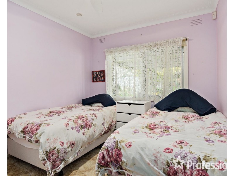 124 Eastfield Road, Croydon South VIC 3136