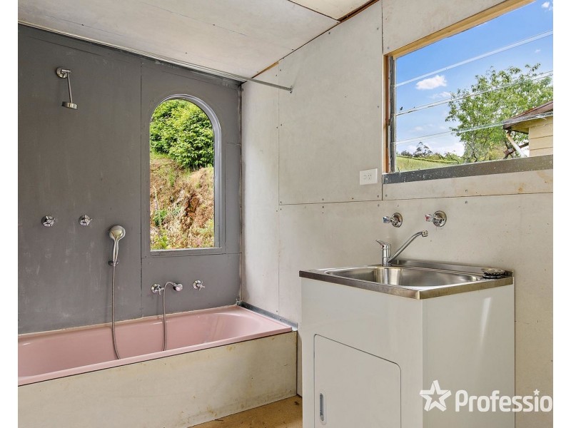 4 Lloyds Road, Powelltown VIC 3797