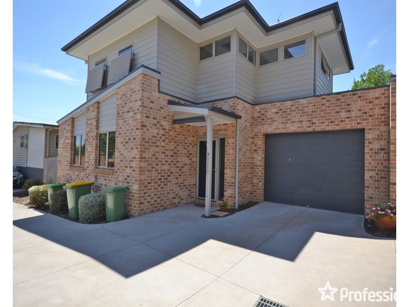 2/4 Carole Avenue, Chirnside Park VIC 3116
