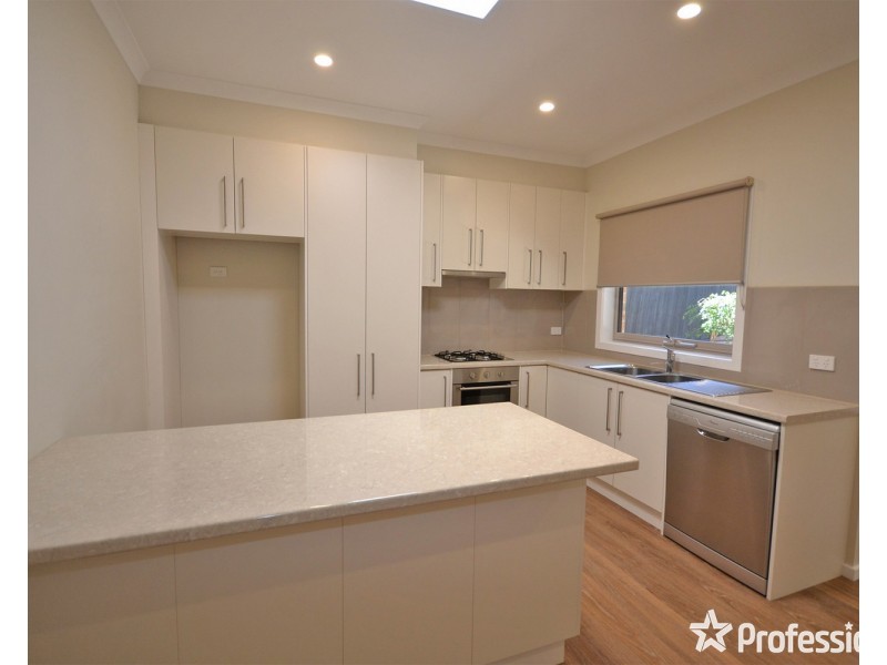 2/4 Carole Avenue, Chirnside Park VIC 3116