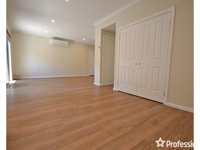 2/4 Carole Avenue, Chirnside Park VIC 3116