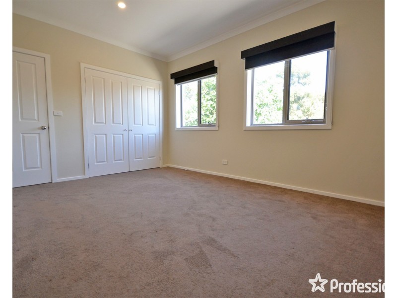 2/4 Carole Avenue, Chirnside Park VIC 3116