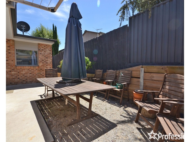 2/4 Carole Avenue, Chirnside Park VIC 3116