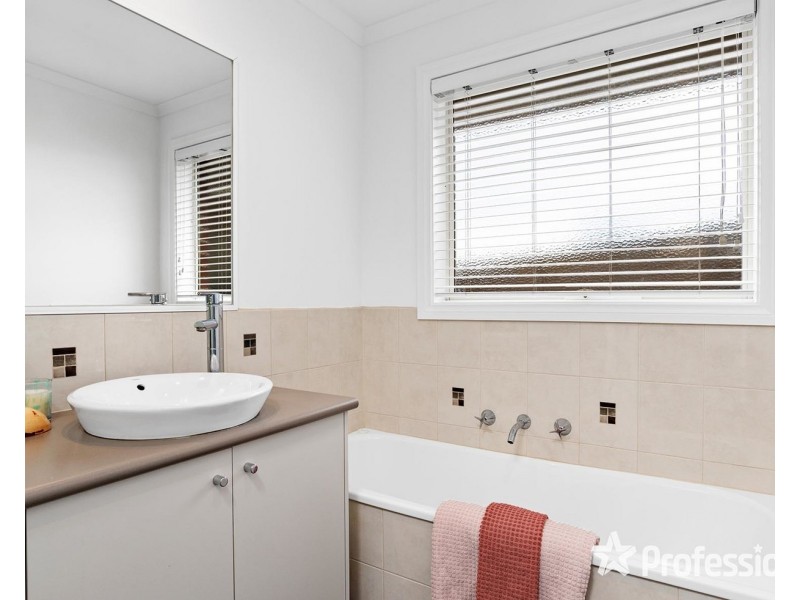 15a Sheldon Avenue, Mooroolbark VIC 3138