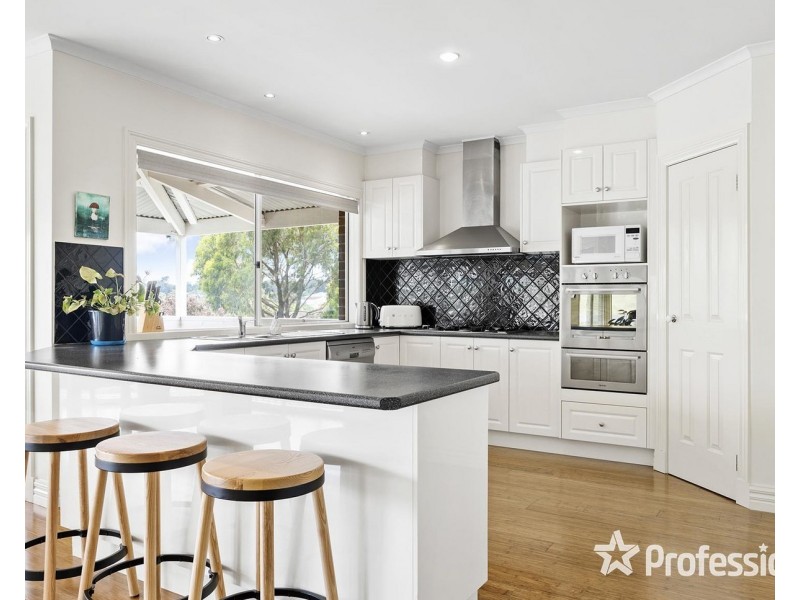 3 Valley Park Drive, Mooroolbark VIC 3138