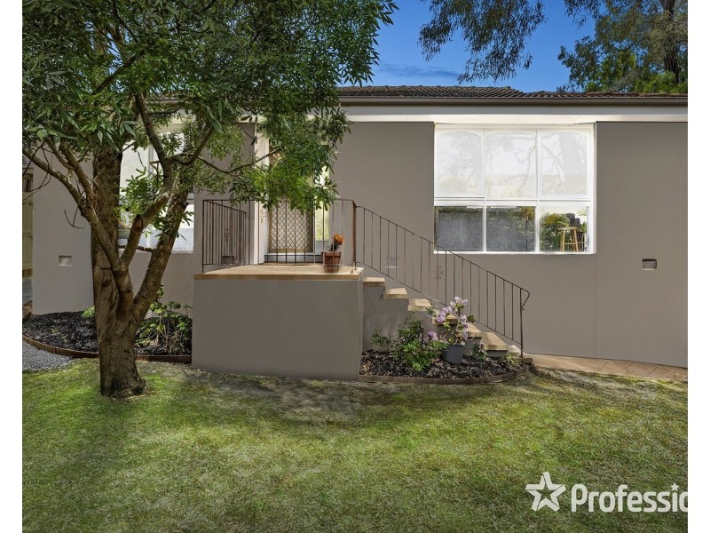 27 Zina Grove, Mooroolbark VIC 3138