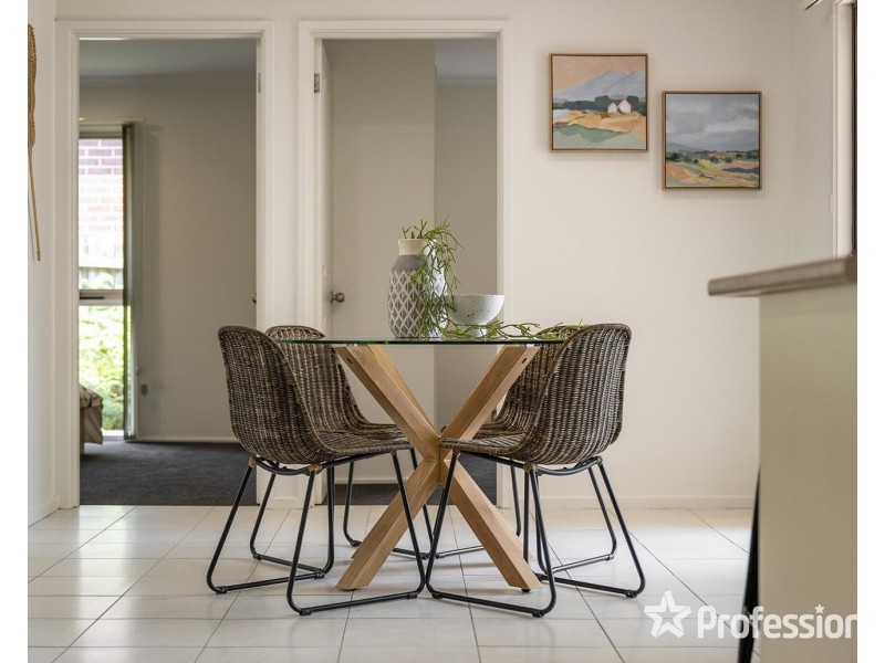27 Zina Grove, Mooroolbark VIC 3138