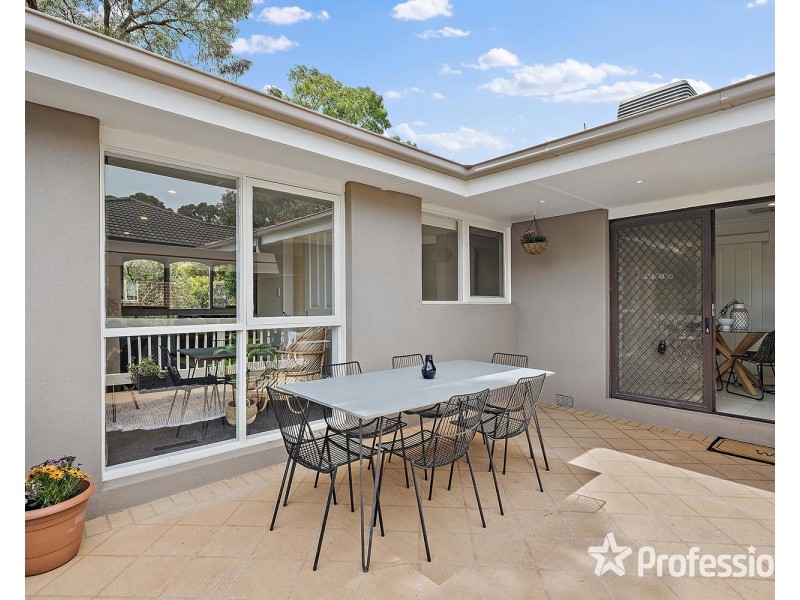 27 Zina Grove, Mooroolbark VIC 3138