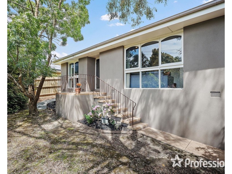 27 Zina Grove, Mooroolbark VIC 3138