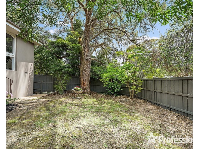 27 Zina Grove, Mooroolbark VIC 3138