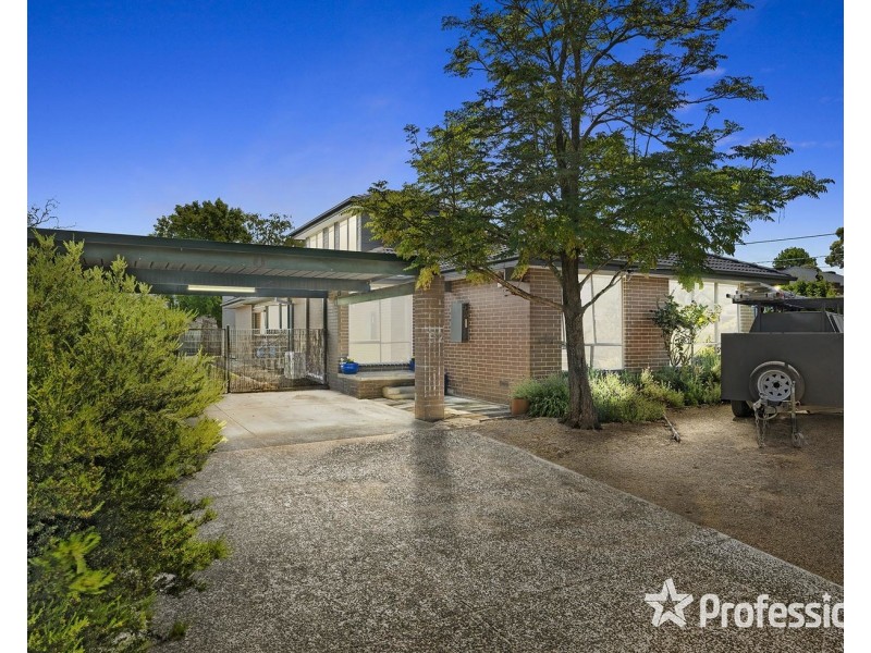53 Struan Avenue, Mooroolbark VIC 3138