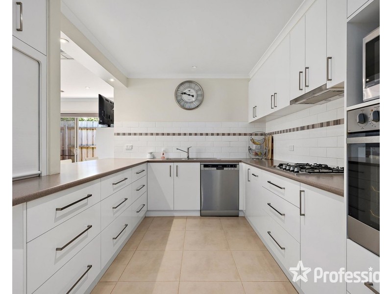 53 Struan Avenue, Mooroolbark VIC 3138